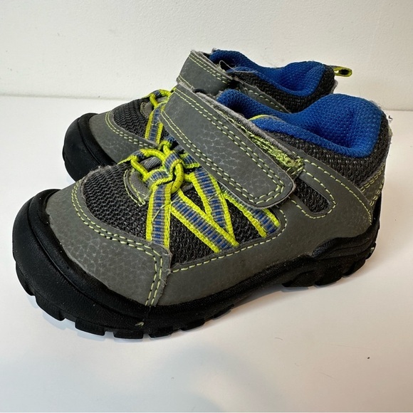 Oshkosh B’gosh toddler sneakers size 6M - Picture 6 of 8